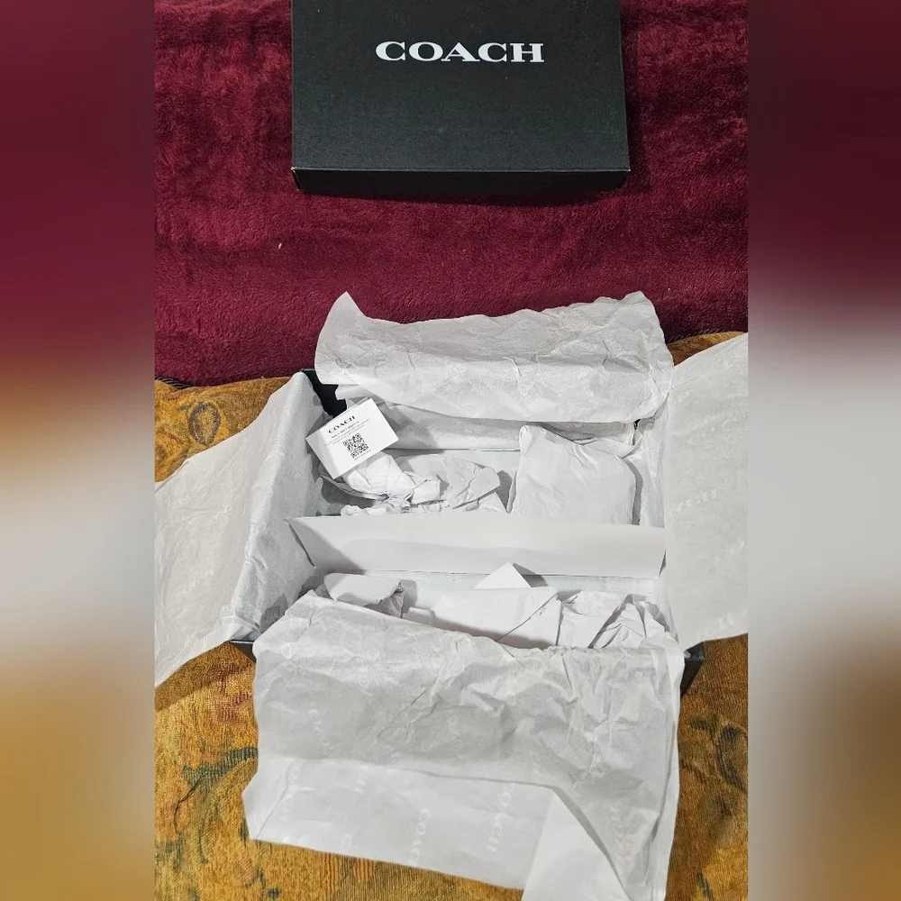 Coach authentic complete
